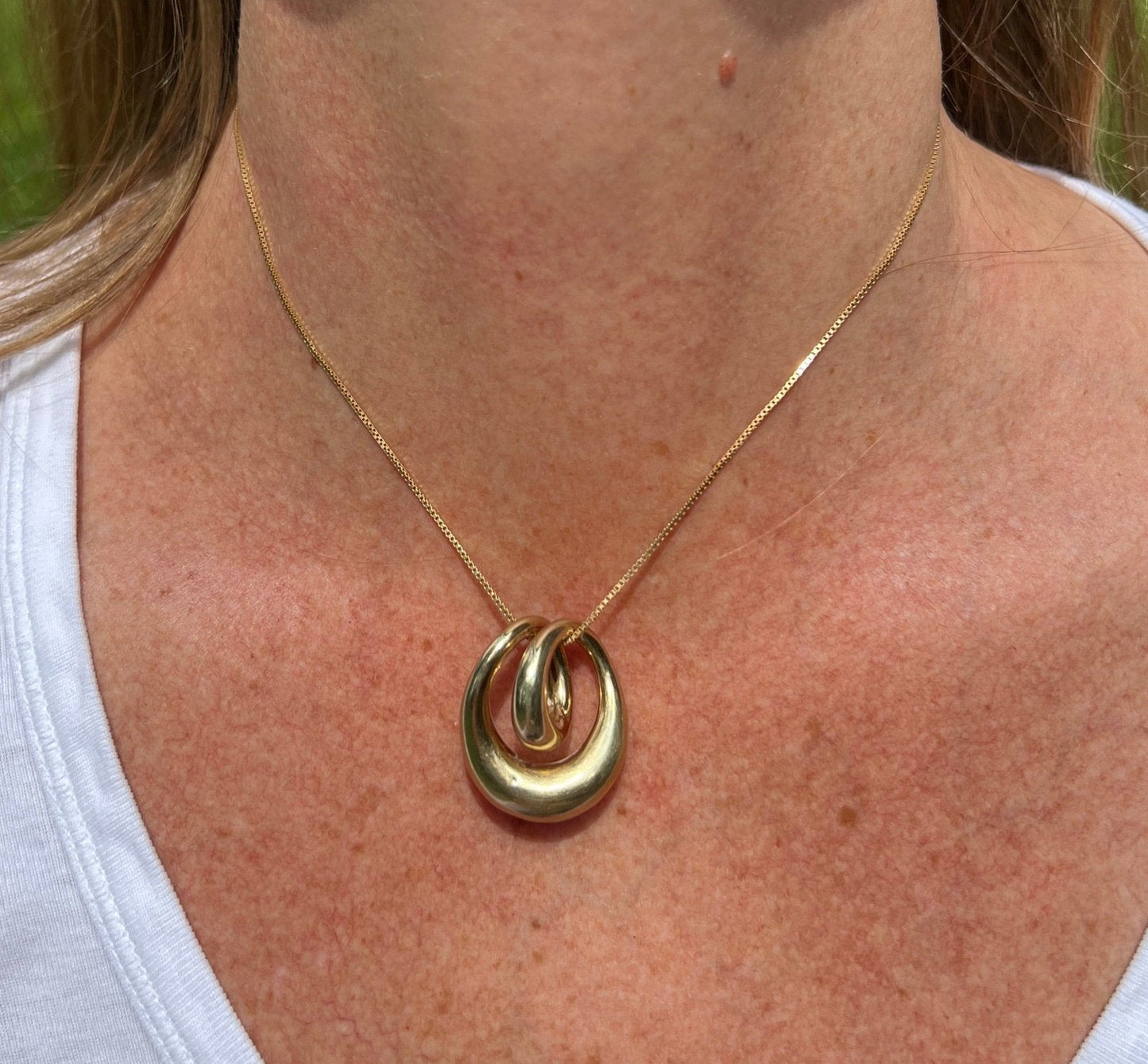 14k Yellow Gold Sculptural 3-D Circle Knot Pendant. 1.2"
