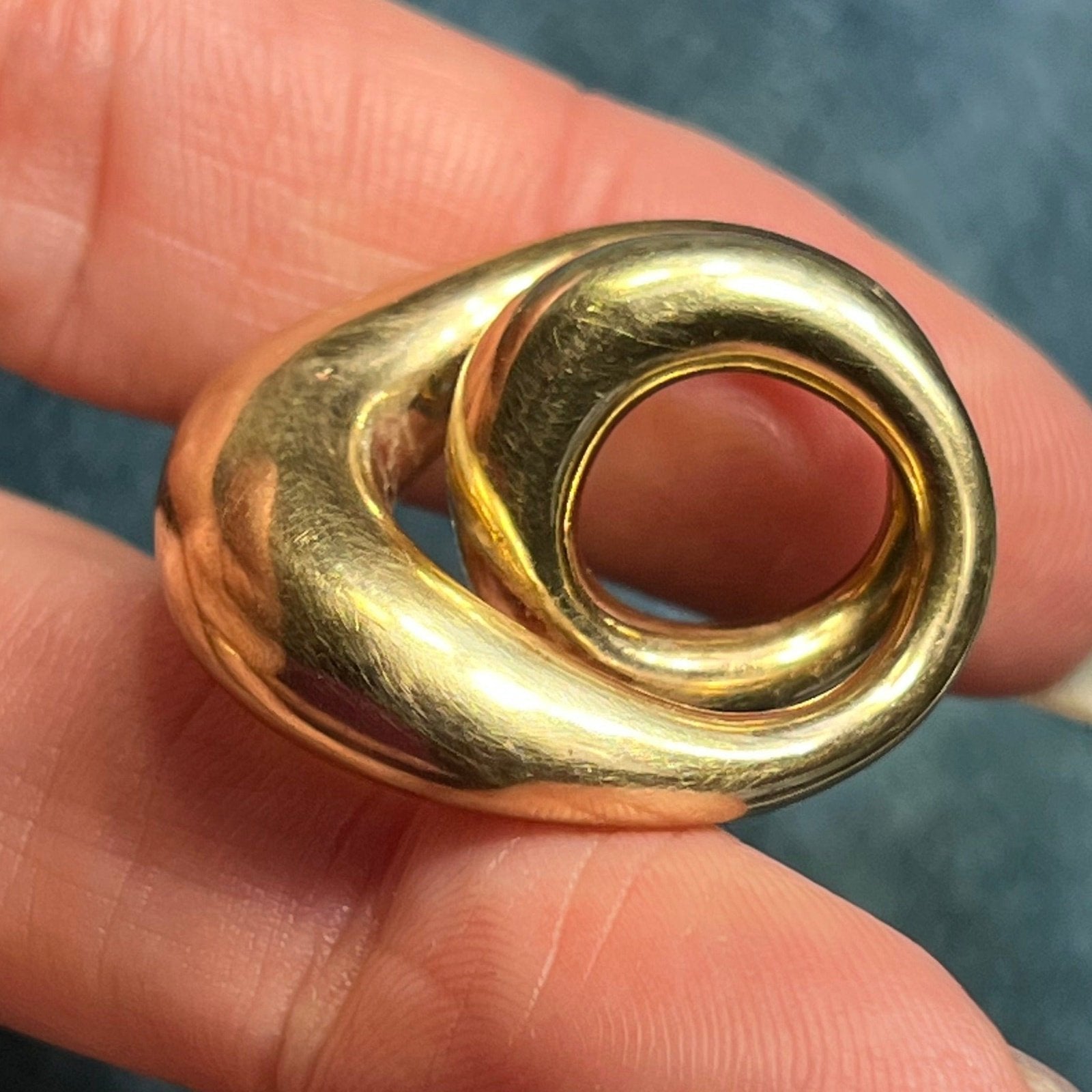 14k Yellow Gold Sculptural 3-D Circle Knot Pendant. 1.2"