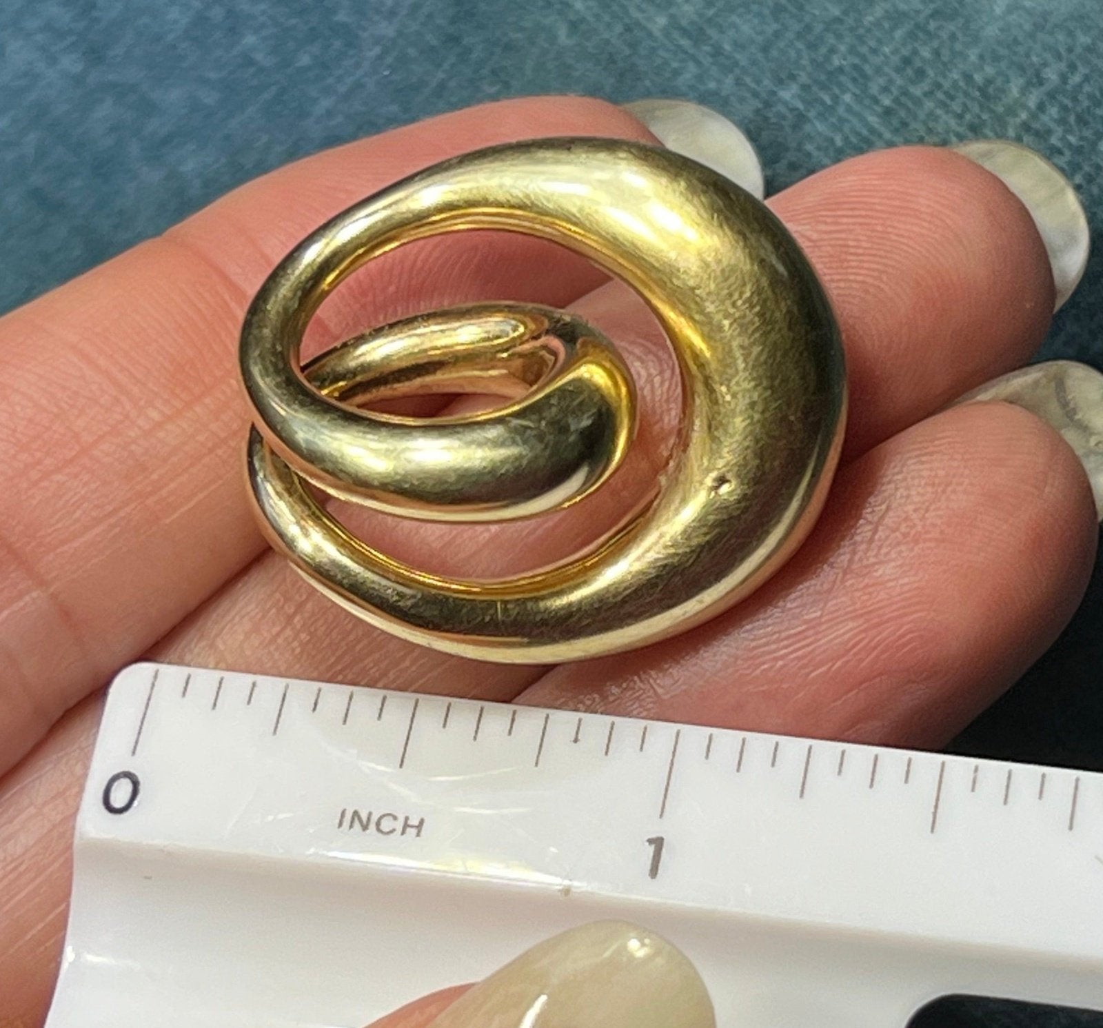 14k Yellow Gold Sculptural 3-D Circle Knot Pendant. 1.2"