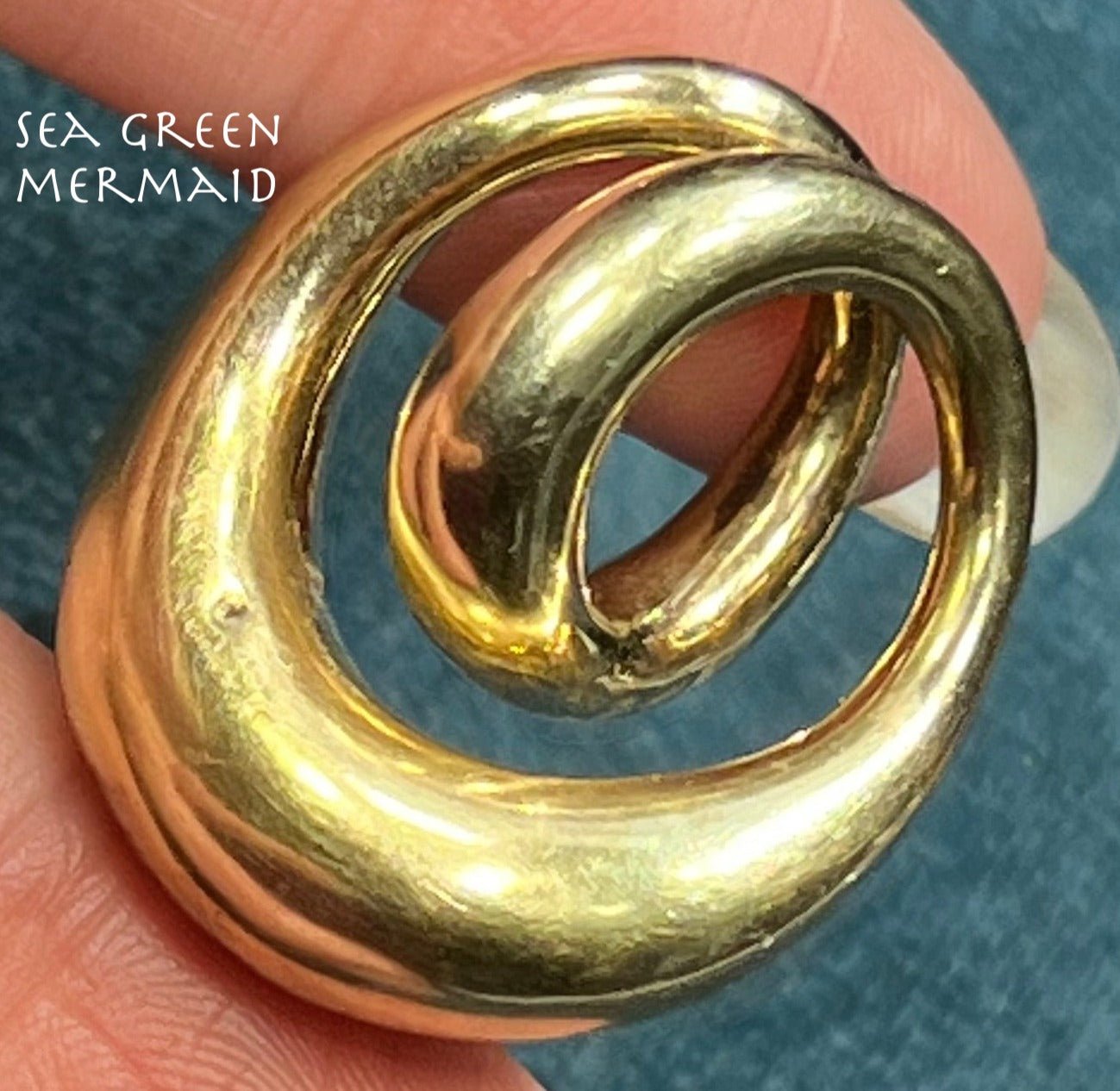 14k Yellow Gold Sculptural 3-D Circle Knot Pendant. 1.2"
