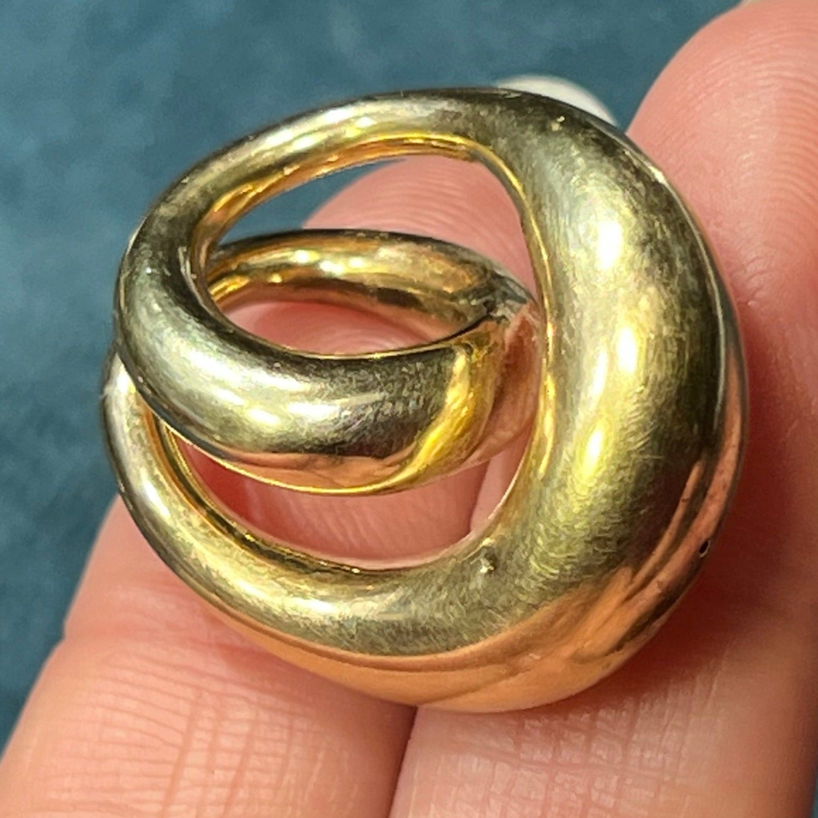 14k Yellow Gold Sculptural 3-D Circle Knot Pendant. 1.2"