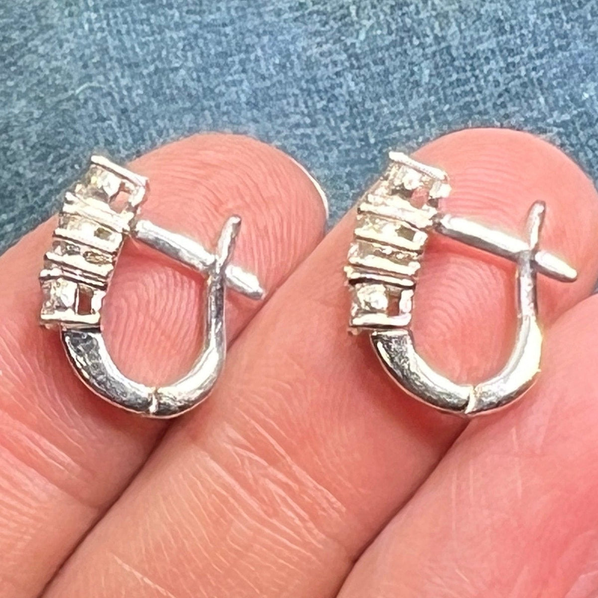 18k White Gold 1.0 TCW Diamond Huggies Hoop Earrings. Famous Designer
