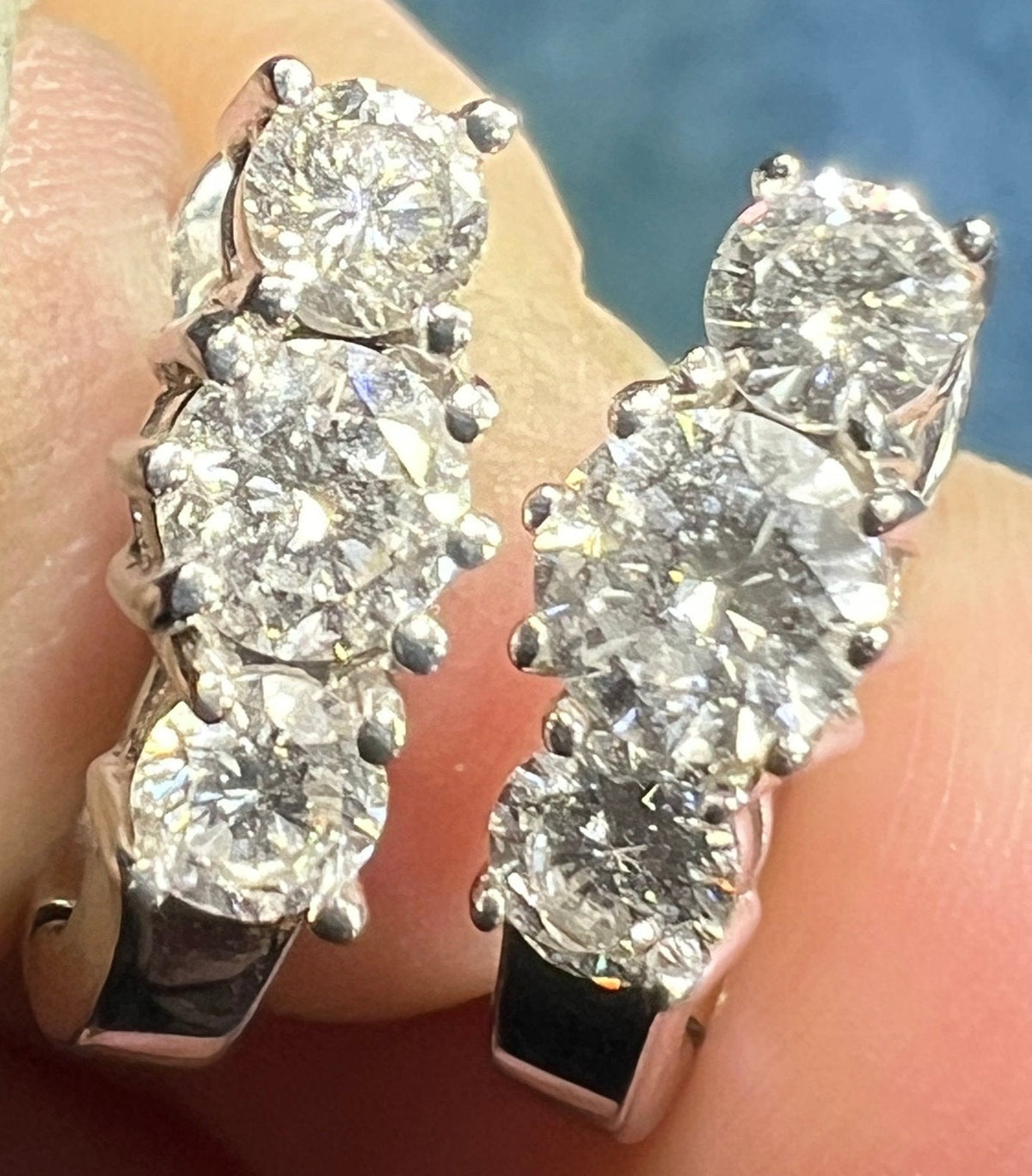 18k White Gold 1.0 TCW Diamond Huggies Hoop Earrings. Famous Designer