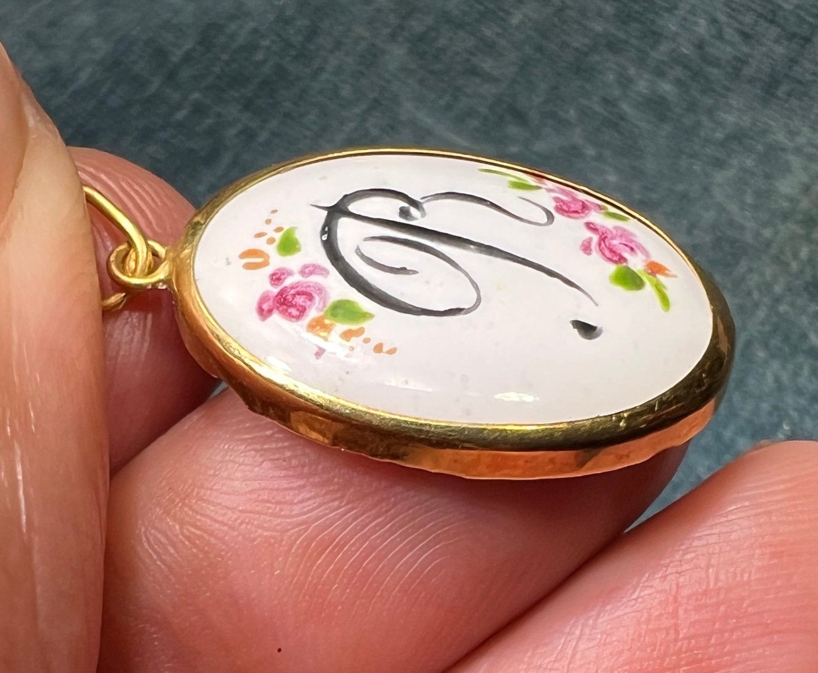18k Yellow Gold Italy Hand-Painted Roses "R" Initial Pendant. Antique