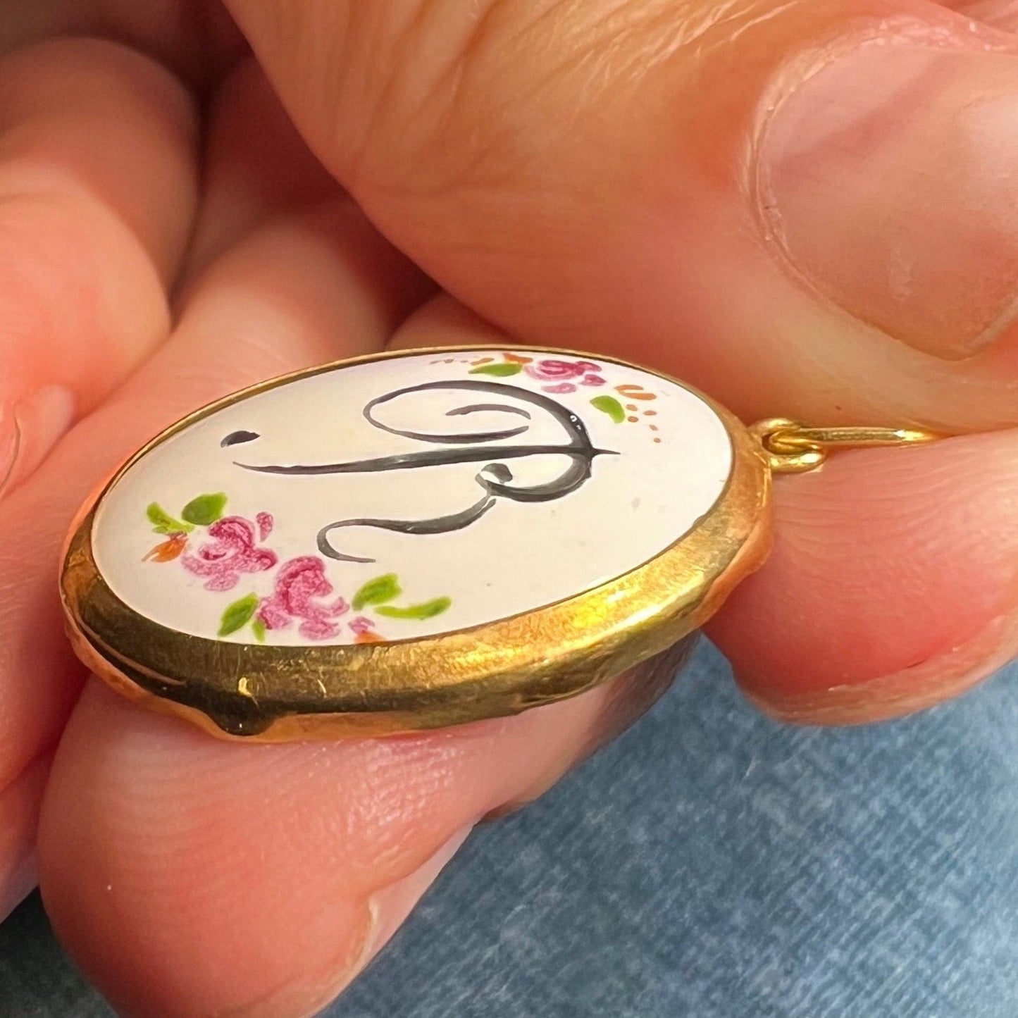18k Yellow Gold Italy Hand-Painted Roses "R" Initial Pendant. Antique