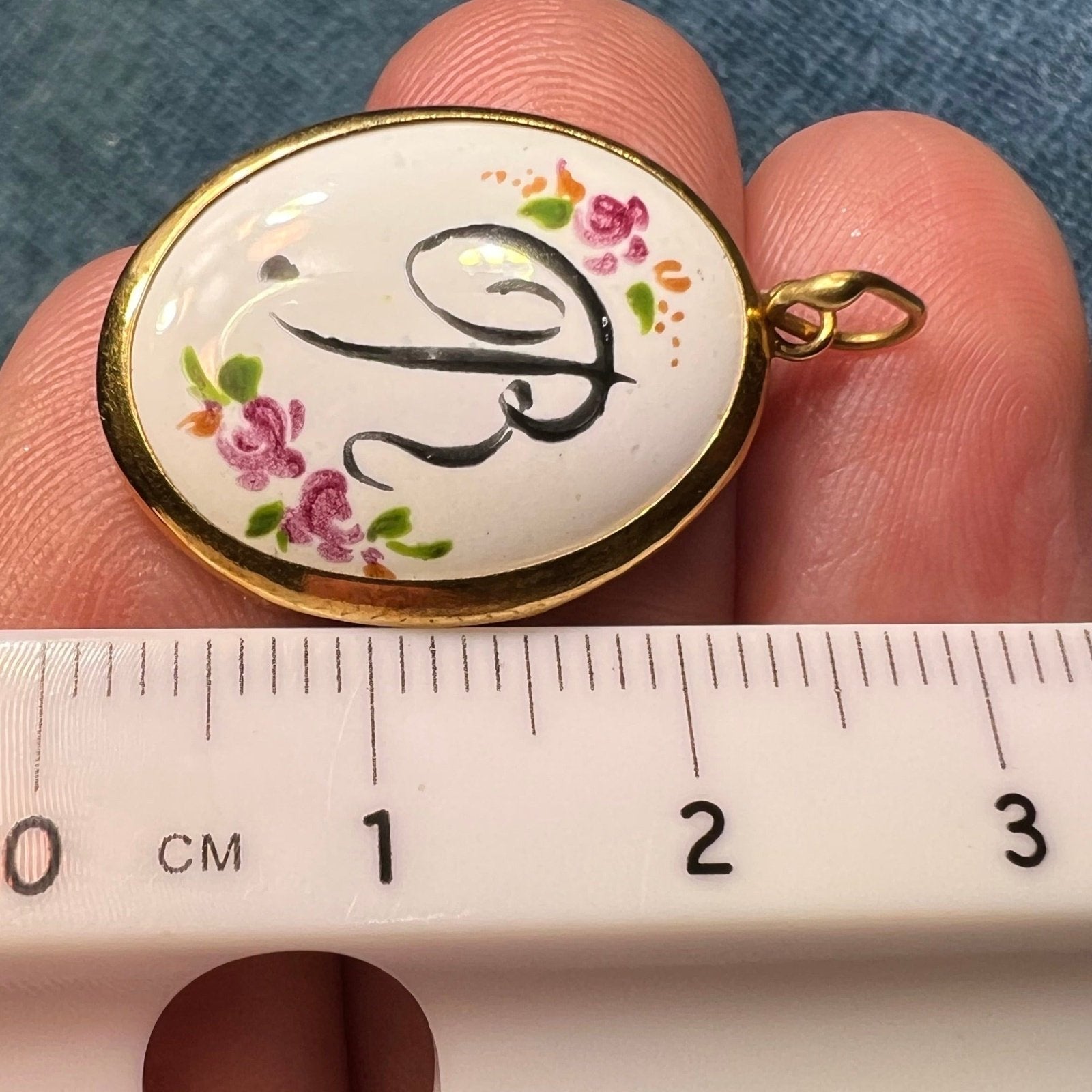 18k Yellow Gold Italy Hand-Painted Roses "R" Initial Pendant. Antique