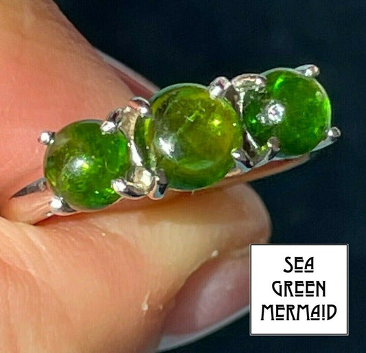 9k-10k White Gold 4.4 TCW PERIDOT CABOCHON Ring. Lime Green Glow_b220_20