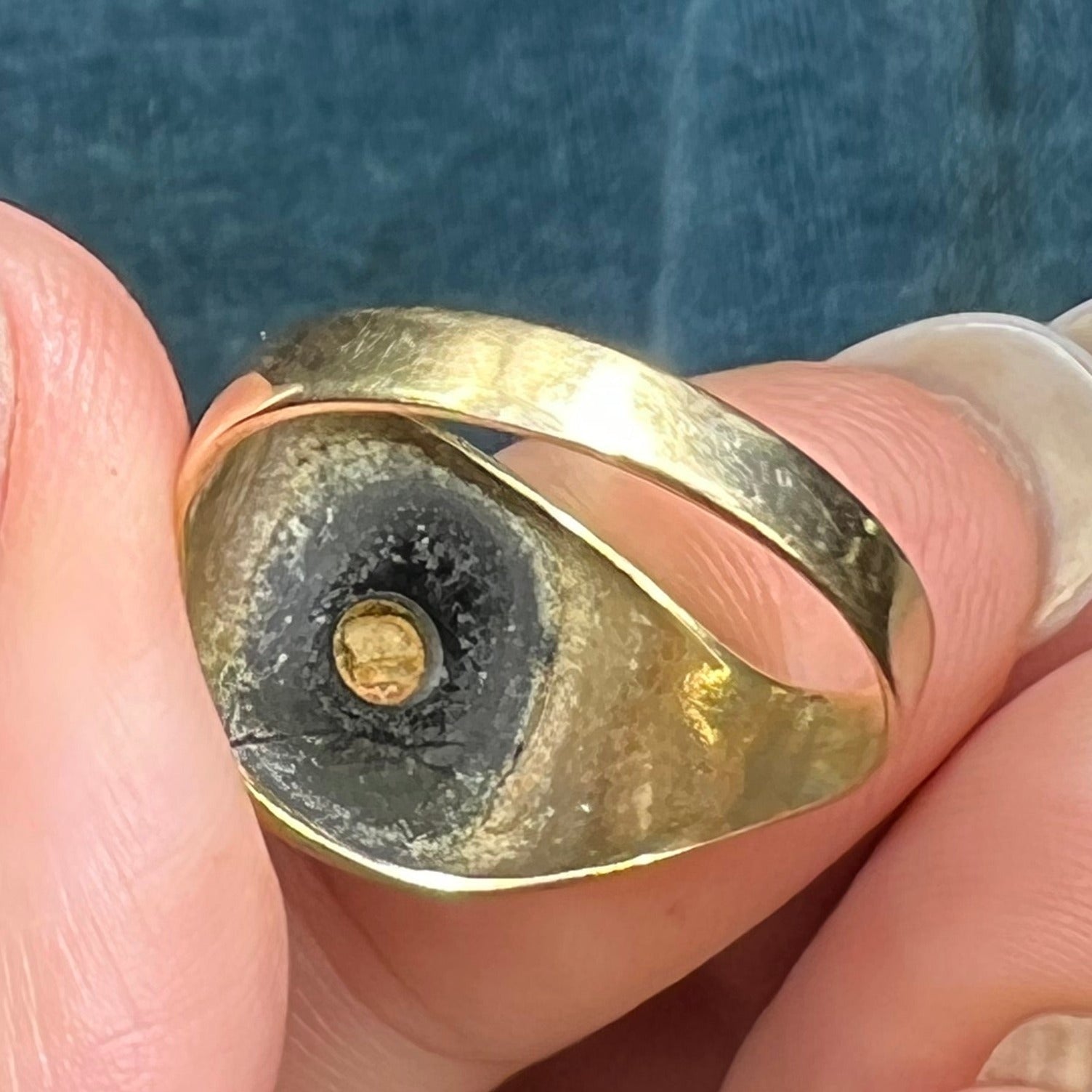 9k-10k Yellow Gold Onyx Water Bearer Aquarius Signet Ring. 0.5"