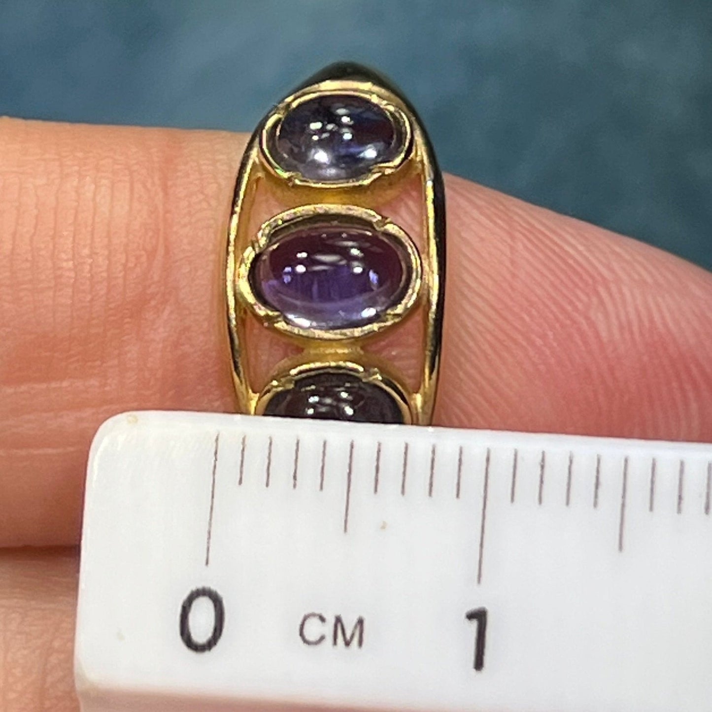 9k - 10k Yellow Gold 2.5 TCW Iolite Cabochon Ring Band