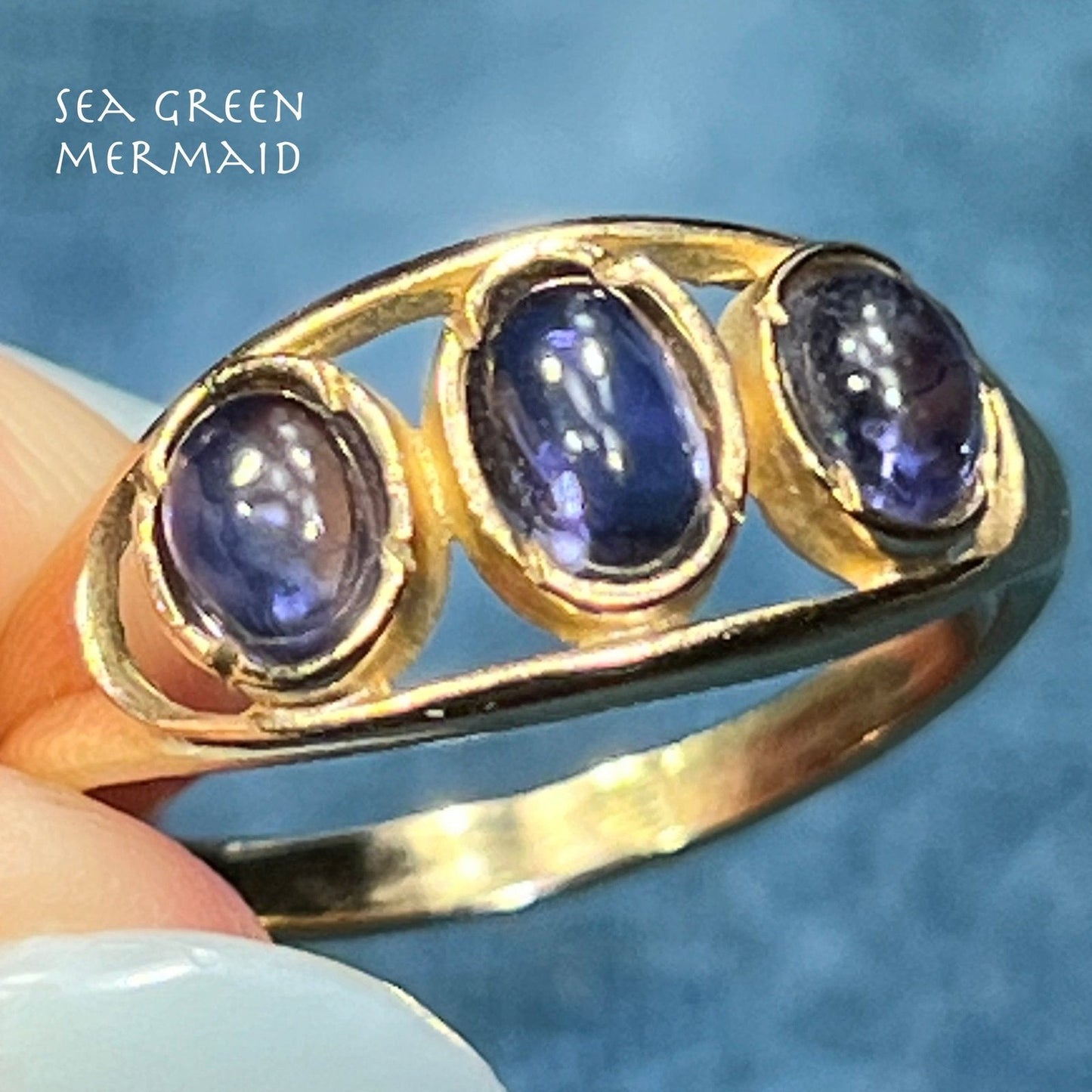 9k - 10k Yellow Gold 2.5 TCW Iolite Cabochon Ring Band
