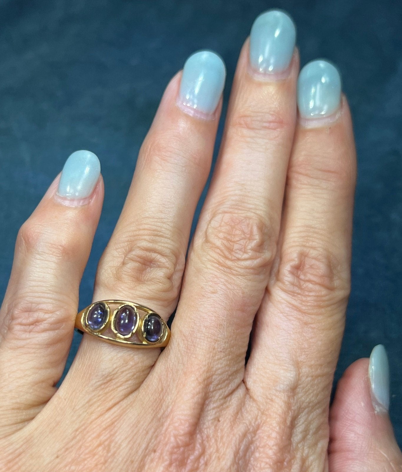 9k - 10k Yellow Gold 2.5 TCW Iolite Cabochon Ring Band