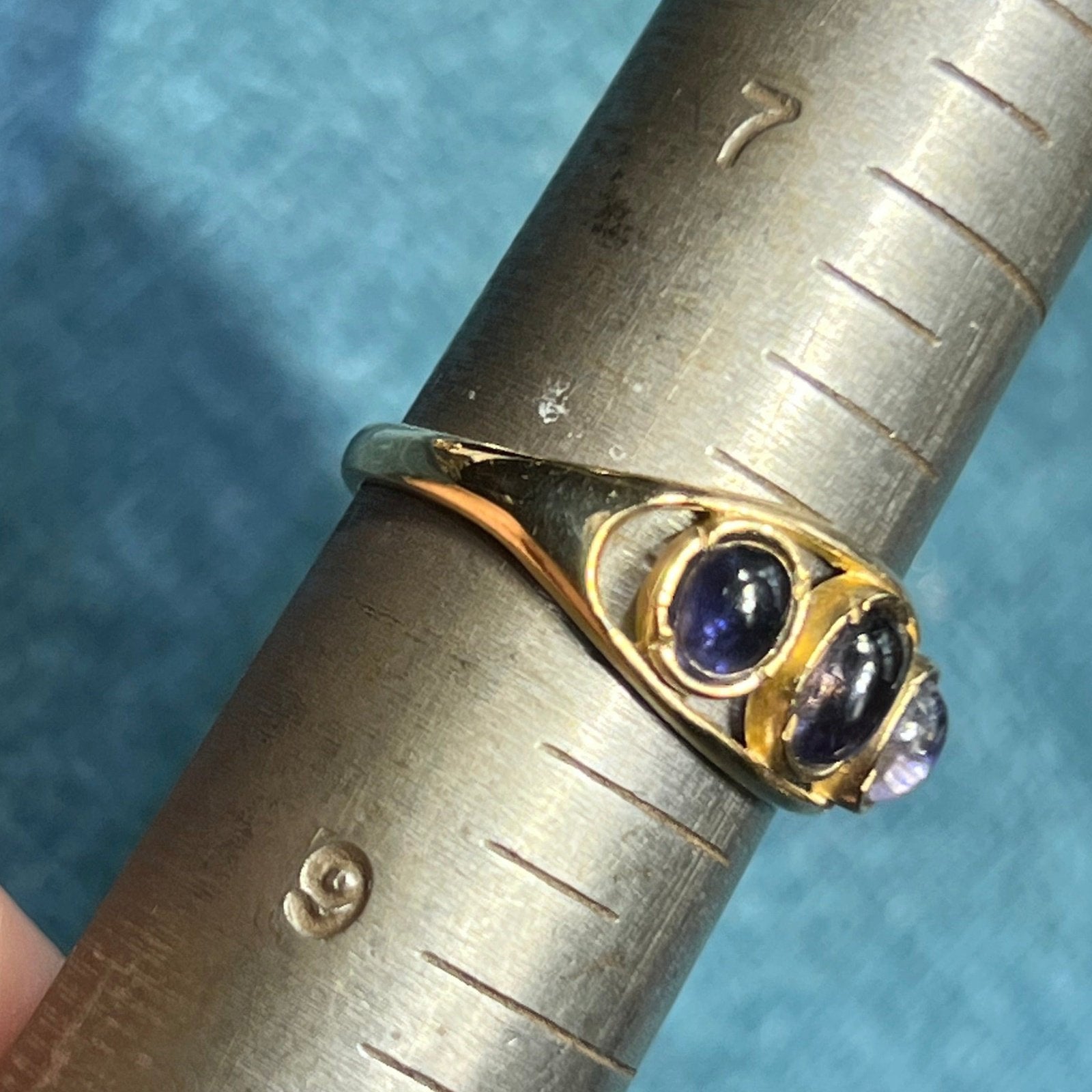 9k - 10k Yellow Gold 2.5 TCW Iolite Cabochon Ring Band