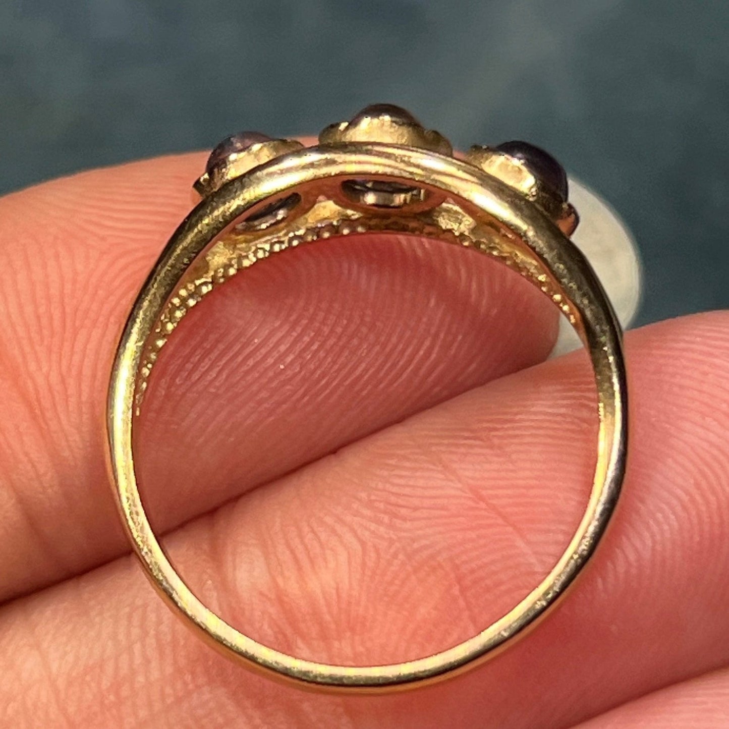 9k - 10k Yellow Gold 2.5 TCW Iolite Cabochon Ring Band